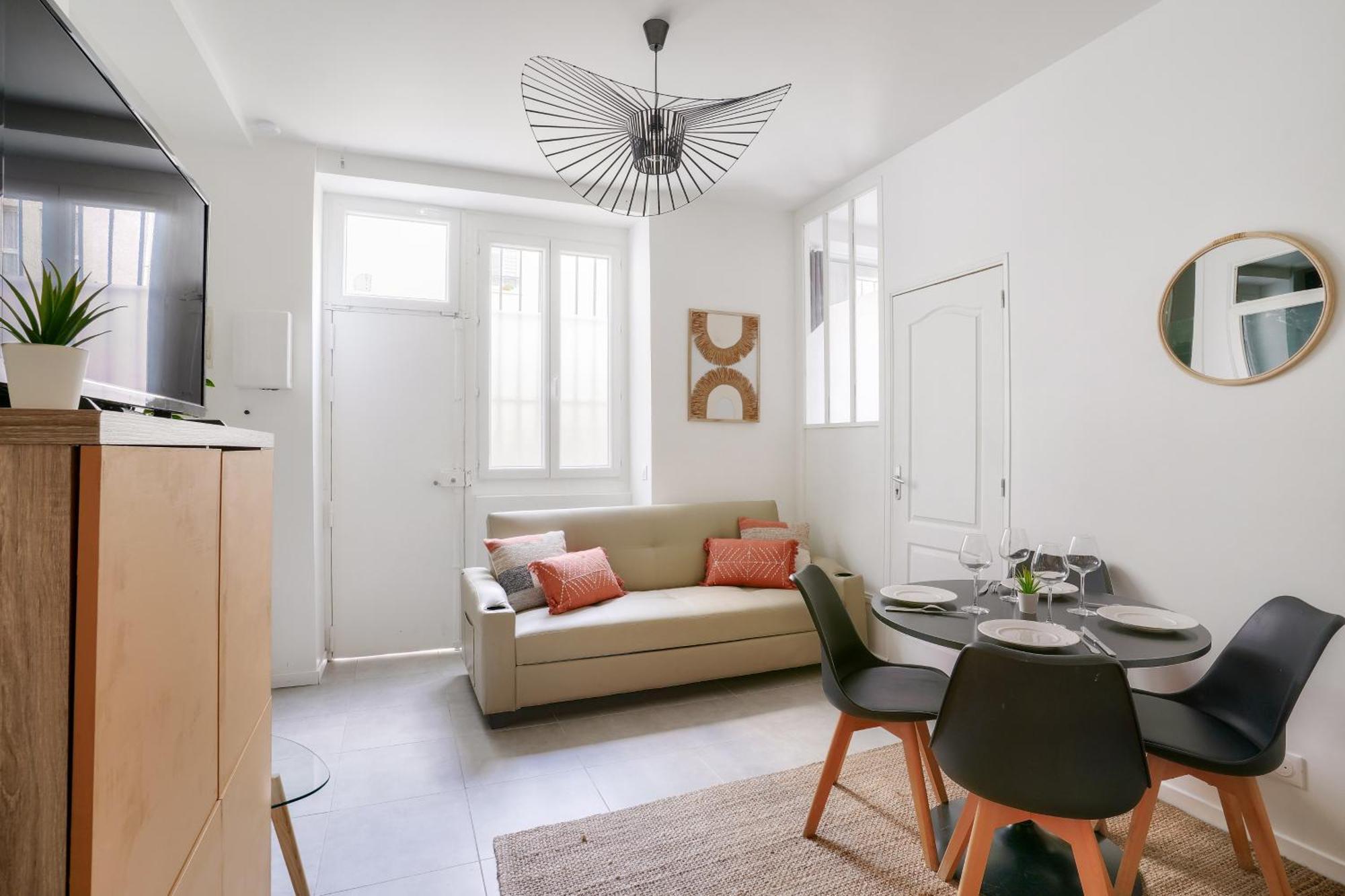 2 Bedrooms In The 15th District * Parijs