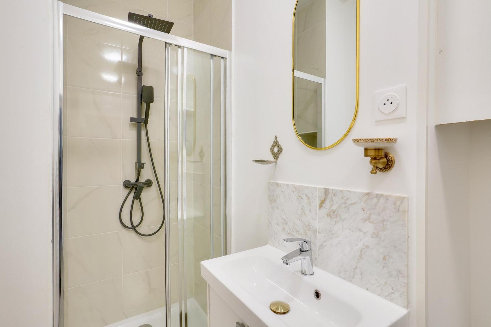 2 Bedrooms In The 15th District Parijs